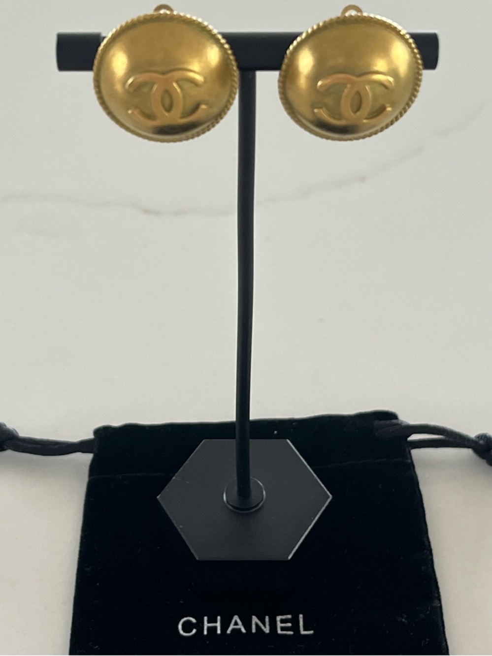 VINTAGE Chanel 1995 Spring CC Logo Round Rope ~1” Button Clip-On Earrings Gold - Picture 9 of 14